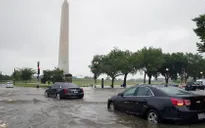 Lũ quét khiến giao thông Washington tê liệt