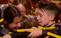 America’s Got Talent 2019: Nhóm nhảy nhí giành được nút vàng đặc cách từ giám khảo khách mời