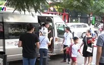 Bỏ quên học sinh trên xe bus của trường: Câu chuyện đau lòng gây rúng động tuần qua