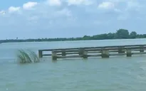 Lũ lụt khiến việc đi lại trở thành "ác mộng" ở Ấn Độ