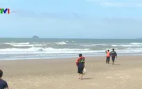 Nỗ lực tìm kiếm 2 du khách mất tích khi tắm biển ở Bình Thuận