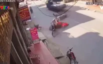 Clip: Phóng nhanh, vượt ẩu gây tai nạn