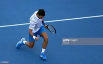 Novak Djokovic 2-0 (7/5, 6/1) Sam Querrey: Nhà ĐKVĐ khởi đầu thuận lợi!