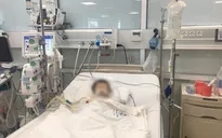 Dùng thuốc hạ sốt quá liều, bé 27 tháng tuổi nguy kịch