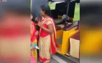 Ấn Độ: Xe 7 chỗ ngồi “nhồi” 24 người