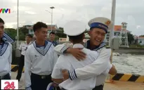 Những cái ôm đặc biệt ở Trường Sa