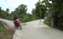 Hàng chục trụ điện bẫy người đi đường
