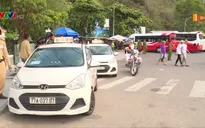 Bất cập khi điểm du lịch thiếu chỗ đỗ xe