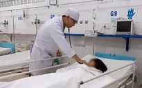 Bé gái 14 tuổi mang khối u nang nặng 3,5kg