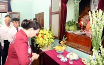 Chủ tịch Quốc hội Nguyễn Thị Kim Ngân dâng hương, tưởng niệm Chủ tịch Hồ Chí Minh tại Nhà 67