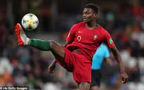 AC Milan chính thức sở hữu tiền đạo Rafael Leao