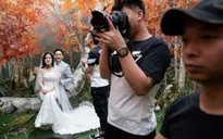 "Chán" chụp ảnh ngoại cảnh, giới trẻ Trung Quốc "đổ xô" tới các studio chụp ảnh cưới