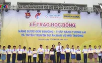 Trao 120 suất học bổng cho học sinh có hoàn cảnh khó khăn tại Long An