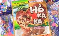 Bắt 3 tấn bánh kẹo không rõ nguồn gốc