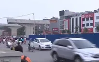Thường xuyên xảy ra ùn ứ tại nút giao Hoàng Quốc Việt - Phạm Văn Đồng (Hà Nội)