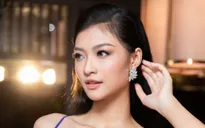 Á hậu Kiều Loan diện váy xẻ cao khoe chân dài miên man