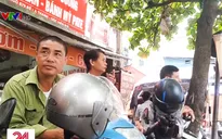 Xe ôm côn đồ lộng hành trước cổng Bệnh viện Nhi Trung ương