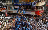 Ấn Độ: "Kim tự tháp người" mừng ngày sinh thánh Krishna