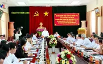 Đồng chí Nguyễn Văn Bình làm việc tại Vĩnh Long