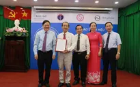 Trao danh hiệu "Bệnh viện thực hành nuôi con bằng sữa mẹ xuất sắc"