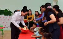 Trước thềm năm học mới, Bộ trưởng Phùng Xuân Nhạ tới thăm thầy trò vùng lũ Quan Sơn