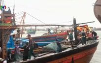 Quảng Bình: 15 ngư dân đang trôi dạt trên biển