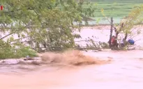 Mưa lũ cuốn trôi 17 người tại huyện Quan Sơn, Thanh Hóa