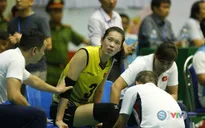 VTV Cup 2019: Chấn thương bất ngờ, Trần Thị Thanh Thúy đau đớn rời sân