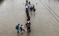 Mưa lớn và lũ quét tại Ấn Độ, hàng trăm người bị mắc kẹt