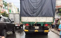 Xe chở hàng lậu tông thẳng vào 3 cán bộ quản lý thị trường