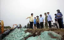 Thời tiết xấu ảnh hưởng đến công tác hộ đê biển Tây