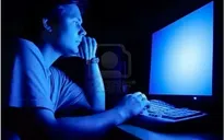 Ánh sáng xanh từ thiết bị điện tử ảnh hưởng đến giấc ngủ