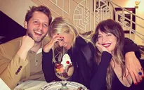 Gwyneth Paltrow mê bạn gái của chồng cũ