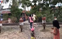 Nhiều khó khăn trong xử lý lối đi tự mở qua đường sắt