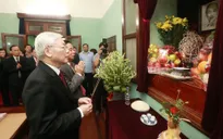 Tổng Bí thư, Chủ tịch nước Nguyễn Phú Trọng dâng hương tưởng niệm Chủ tịch Hồ Chí Minh