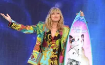 Dù trở lại hoành tráng, album mới của Taylor Swift vẫn trượt dốc