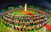 5.000 người tham gia màn múa xòe lớn nhất thế giới tại Yên Bái