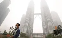 Malaysia cấp khẩu trang cho người dân khu vực ô nhiễm khói mù