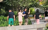 Triệu Lệ Dĩnh cùng Phùng Thiệu Phong đi du lịch