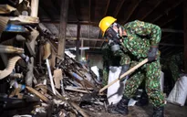 Bắt đầu tiến hành tẩy độc khu vực nhà xưởng bị cháy của Công ty Rạng Đông