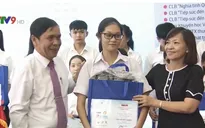 Trao 90 suất học bổng cho tân sinh viên nghèo vượt khó