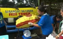 Đổi rác nhựa lấy gạo