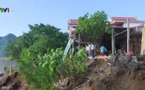 Sạt lở nghiêm trọng ven sông Gianh, người dân thấp thỏm lo âu
