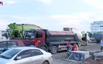 Khó xử lý xe chở vật liệu xây dựng quá tải