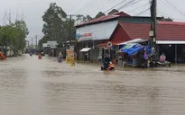 Phú Quốc lại ngập úng, có nơi ngập sâu gần cả bánh xe