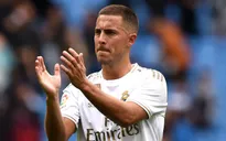 Phô diễn quá đà, Eden Hazard bị bạn thân "nắn gân"