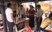 Người đàn ông khuyết tật vẽ tương lai cho những người khuyết tật