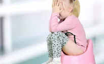 Hỗ trợ xử lý táo bón ở trẻ bằng bào tử lợi khuẩn