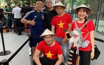 Người Việt đổ xô xếp hàng trước 1 ngày ở Singapore chờ mua iPhone 11