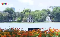 Nhiều người dân đổ về Thủ đô Hà Nội chào mừng Quốc khánh